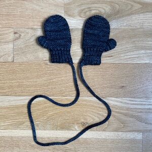 Misha And Puff Dark Gray Wool Baby Mittens with String